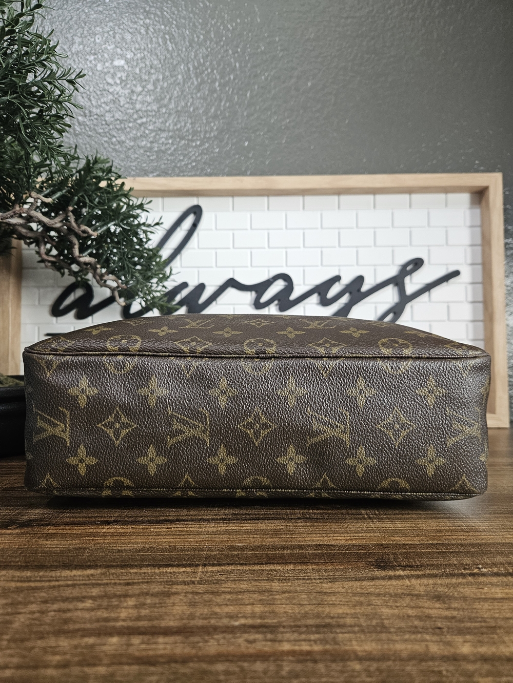 Authentic Louis Vuitton Vintage Trousse 28" Canvas Monogram Cosmetic Pouch - Picture 5 of 15